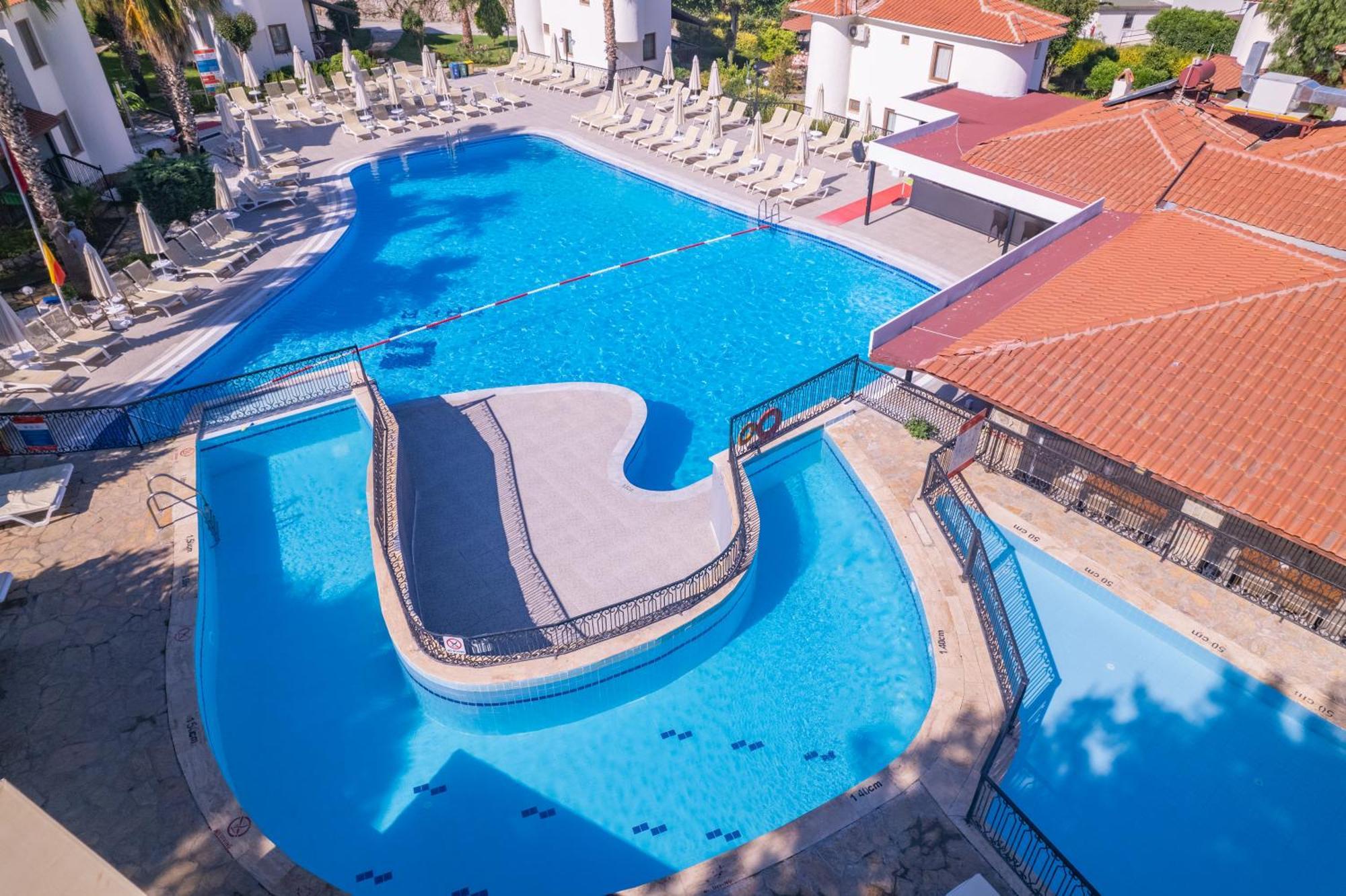 Orka World Hotel & Aquapark Ölüdeniz Esterno foto